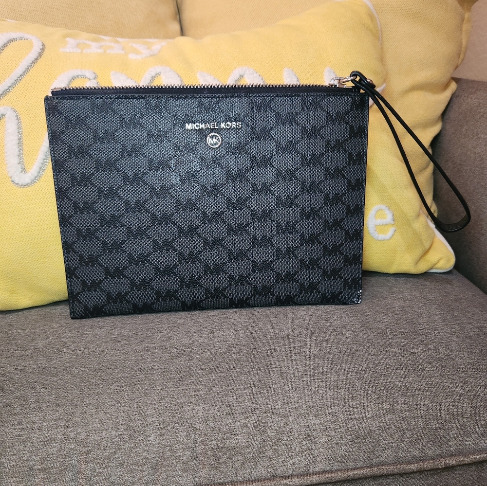 Michael Kors wristlet
